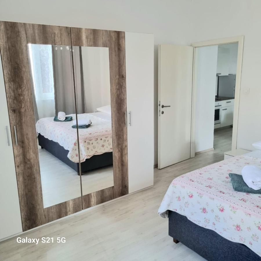 Sara Daire Podstrana Dış mekan fotoğraf