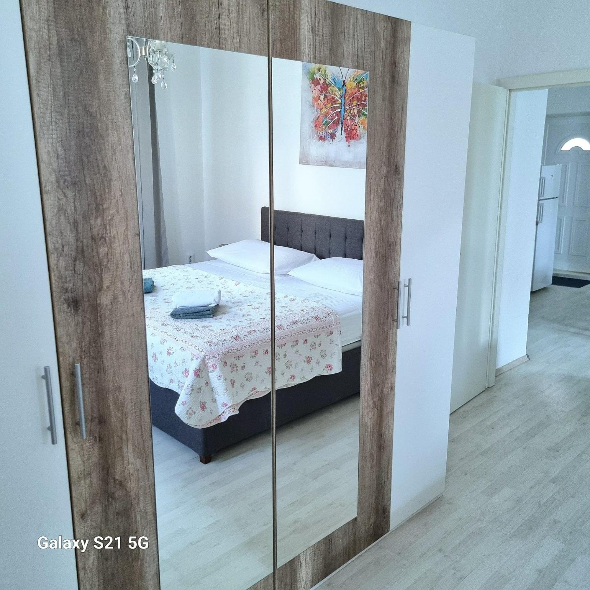 Sara Daire Podstrana Dış mekan fotoğraf