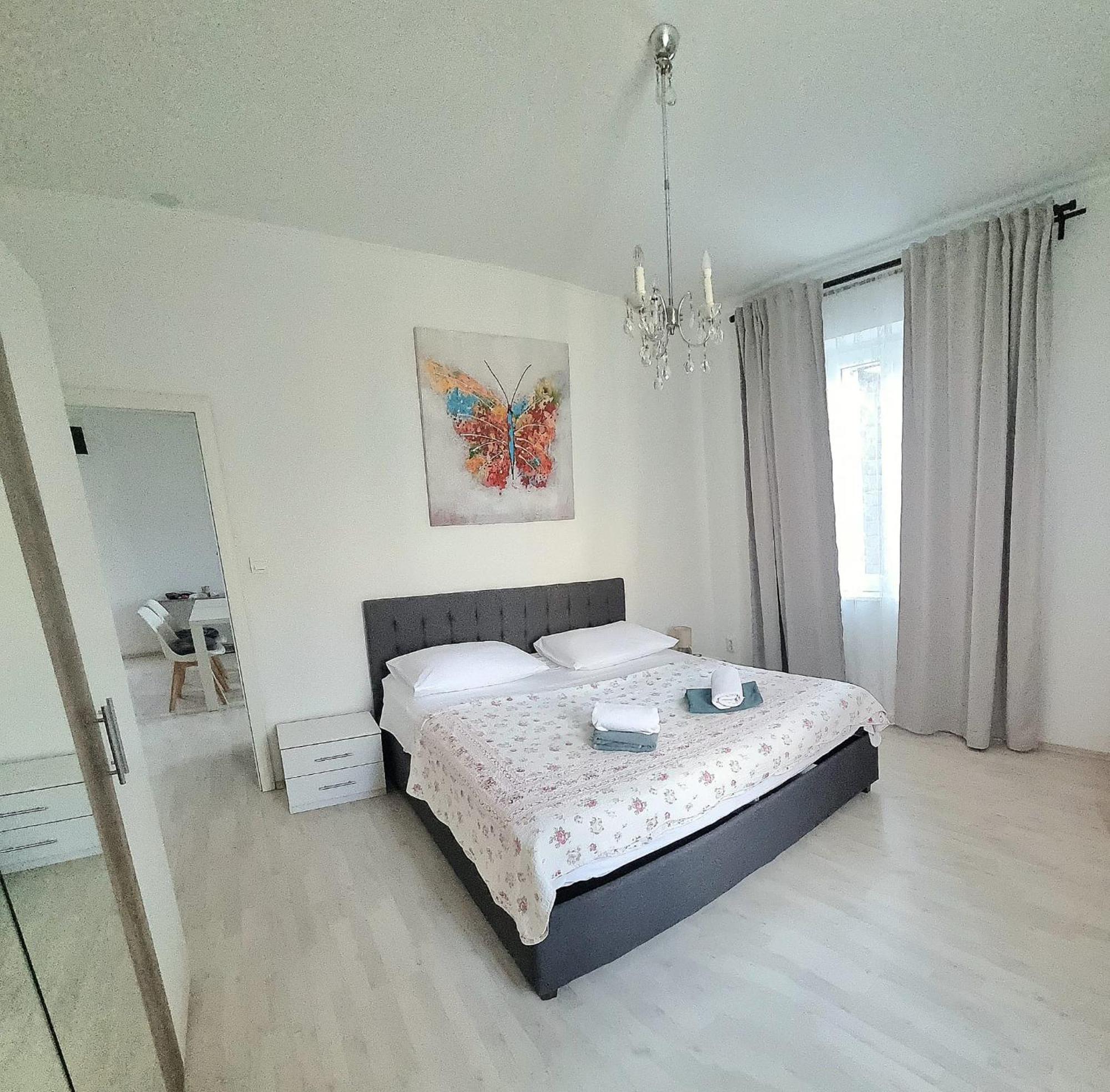 Sara Daire Podstrana Dış mekan fotoğraf